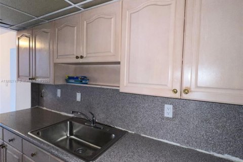 Copropriété à louer à Sunny Isles Beach, Floride: 2 chambres, 122.63 m2 № 1946804 - photo 7