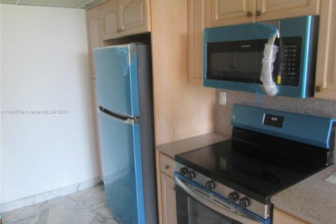 Copropriété à louer à Sunny Isles Beach, Floride: 2 chambres, 122.63 m2 № 1946804 - photo 11