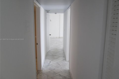 Copropriété à louer à Sunny Isles Beach, Floride: 2 chambres, 122.63 m2 № 1946804 - photo 14