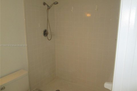 Copropriété à louer à Sunny Isles Beach, Floride: 2 chambres, 122.63 m2 № 1946804 - photo 20