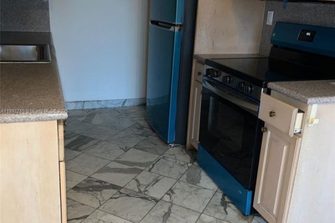 Copropriété à louer à Sunny Isles Beach, Floride: 2 chambres, 122.63 m2 № 1946804 - photo 10