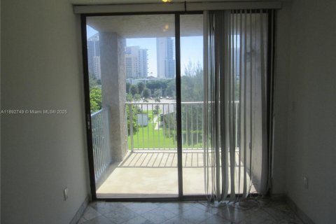 Copropriété à louer à Sunny Isles Beach, Floride: 2 chambres, 122.63 m2 № 1946804 - photo 1