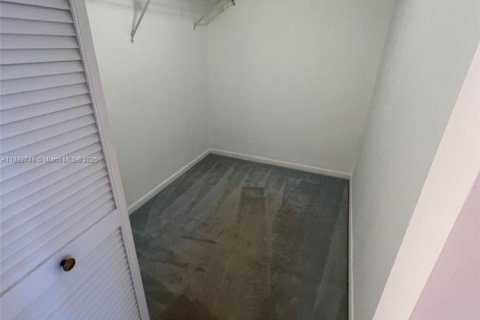 Copropriété à louer à Sunny Isles Beach, Floride: 2 chambres, 122.63 m2 № 1946804 - photo 15