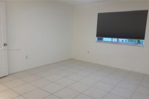 Снять в аренду таунхаус в Майами, Флорида 3 спальни, 130.06м2, № 2084912 - фото 6