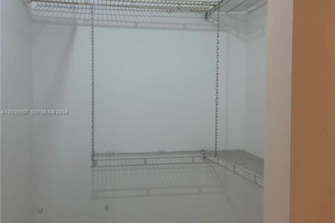 Снять в аренду таунхаус в Майами, Флорида 3 спальни, 130.06м2, № 2084912 - фото 7