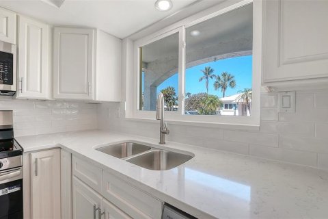 Copropriété à vendre à Longboat Key, Floride: 2 chambres, 123.19 m2 № 2406526 - photo 11