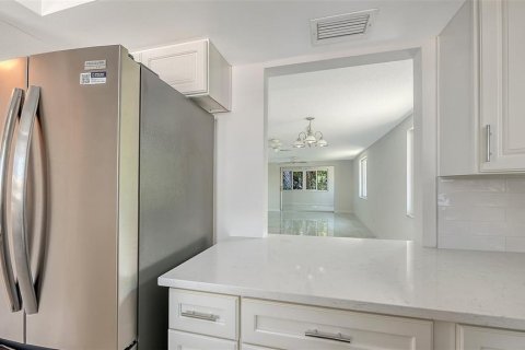 Copropriété à vendre à Longboat Key, Floride: 2 chambres, 123.19 m2 № 2406526 - photo 13
