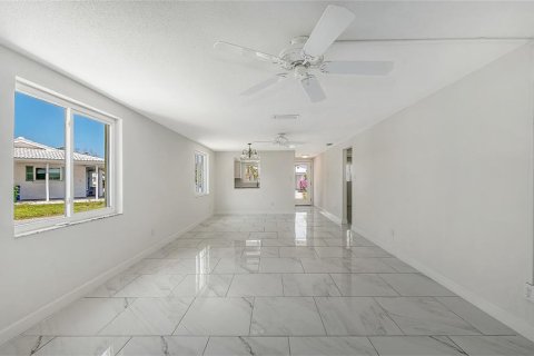 Copropriété à vendre à Longboat Key, Floride: 2 chambres, 123.19 m2 № 2406526 - photo 19