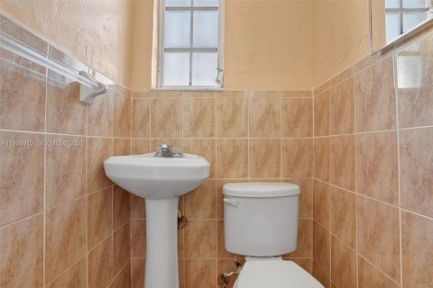 Купить виллу или дом в Майами, Флорида 2 спальни, 79.43м2, № 1998413 - фото 21