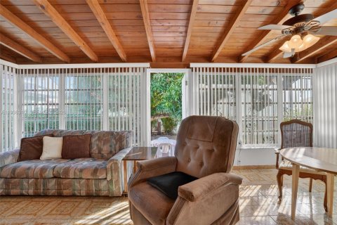 Купить виллу или дом в Майами, Флорида 2 спальни, 79.43м2, № 1998413 - фото 15