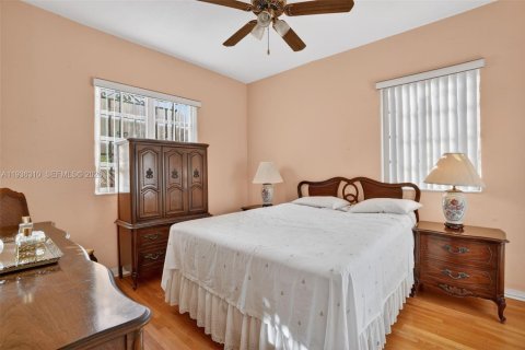 Купить виллу или дом в Майами, Флорида 2 спальни, 79.43м2, № 1998413 - фото 16