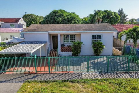 Дом в Майами, Флорида 2 спальни, 79.43м2 № 1998413