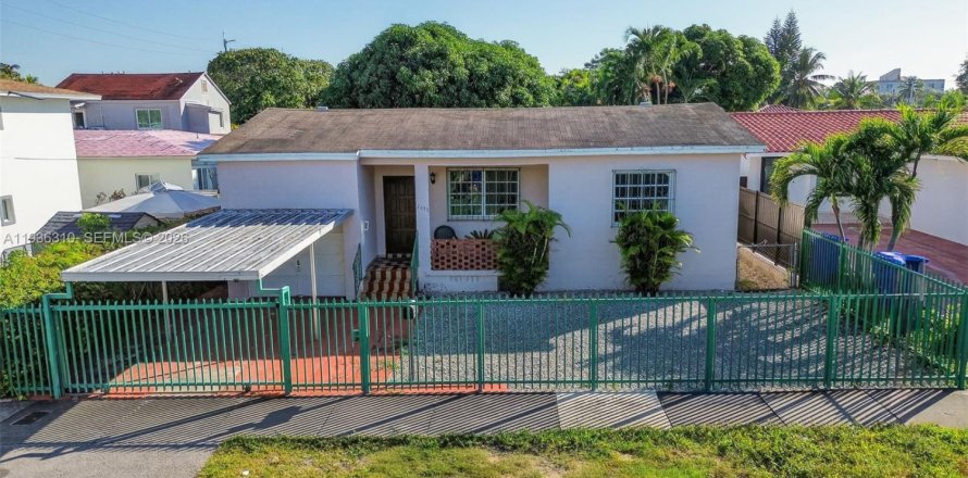 Дом в Майами, Флорида 2 спальни, 79.43м2 № 1998413