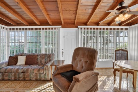 Купить виллу или дом в Майами, Флорида 2 спальни, 79.43м2, № 1998413 - фото 14