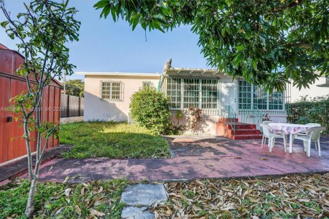 Купить виллу или дом в Майами, Флорида 2 спальни, 79.43м2, № 1998413 - фото 24