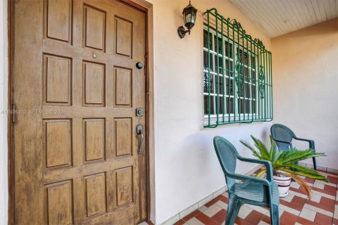 Купить виллу или дом в Майами, Флорида 2 спальни, 79.43м2, № 1998413 - фото 3