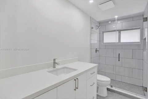 Casa en venta en Miami, Florida, 3 dormitorios, 193.14 m2 № 2029049 - foto 22