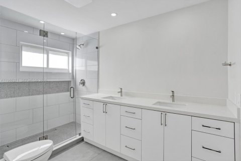 Casa en venta en Miami, Florida, 3 dormitorios, 193.14 m2 № 2029049 - foto 21