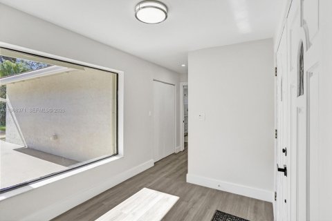 Casa en venta en Miami, Florida, 3 dormitorios, 193.14 m2 № 2029049 - foto 15