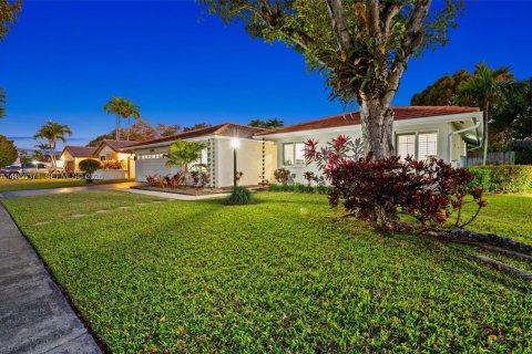 Casa en venta en Miami, Florida, 3 dormitorios, 193.14 m2 № 2029049 - foto 2