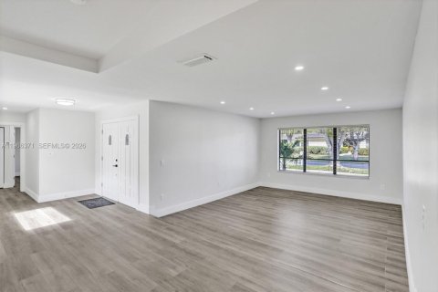 Casa en venta en Miami, Florida, 3 dormitorios, 193.14 m2 № 2029049 - foto 5