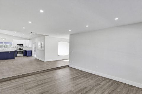 Casa en venta en Miami, Florida, 3 dormitorios, 193.14 m2 № 2029049 - foto 7