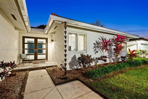 Casa en venta en Miami, Florida, 3 dormitorios, 193.14 m2 № 2029049 - foto 3