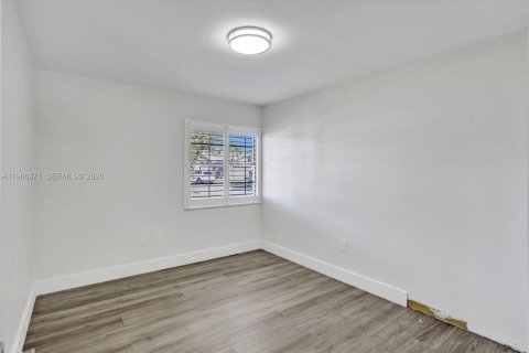 Casa en venta en Miami, Florida, 3 dormitorios, 193.14 m2 № 2029049 - foto 28