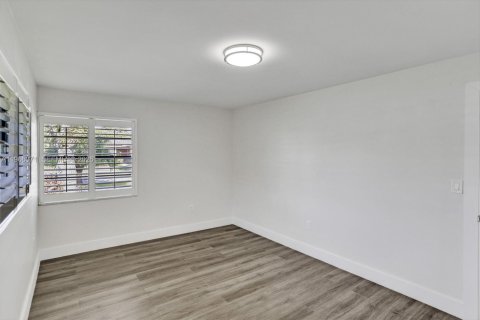 Casa en venta en Miami, Florida, 3 dormitorios, 193.14 m2 № 2029049 - foto 27