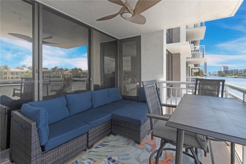 Condo in Hollywood, Florida, 2 bedrooms  № 2037520 - photo 23