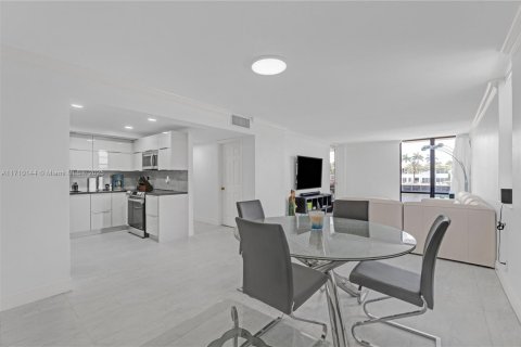 Condo in Hollywood, Florida, 2 bedrooms  № 2037520 - photo 7