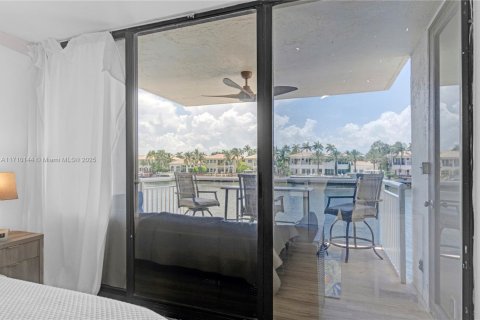 Condo in Hollywood, Florida, 2 bedrooms  № 2037520 - photo 18