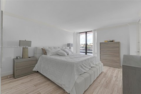 Condo in Hollywood, Florida, 2 bedrooms  № 2037520 - photo 17