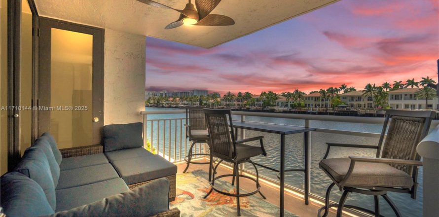 Condo in Hollywood, Florida, 2 bedrooms  № 2037520