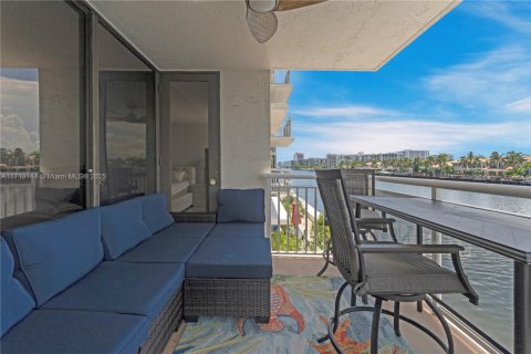 Condo in Hollywood, Florida, 2 bedrooms  № 2037520 - photo 22