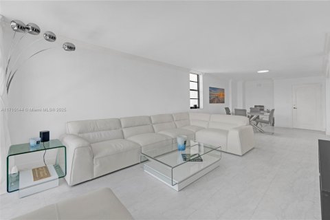 Condo in Hollywood, Florida, 2 bedrooms  № 2037520 - photo 4