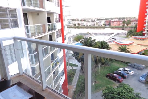Condominio en venta en Miami, Florida, 1 dormitorio, 74.41 m2 № 1935018 - foto 3