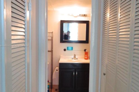Condominio en venta en Miami, Florida, 1 dormitorio, 74.41 m2 № 1935018 - foto 17