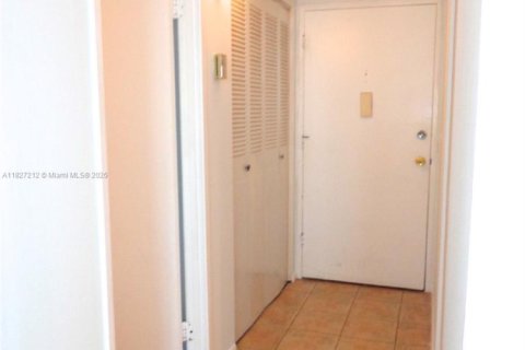 Condominio en venta en Miami, Florida, 1 dormitorio, 74.41 m2 № 1935018 - foto 8
