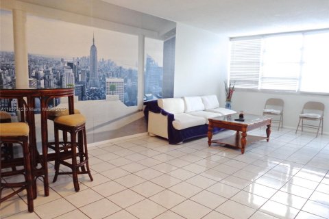 Condominio en venta en Miami, Florida, 1 dormitorio, 74.41 m2 № 1935018 - foto 1