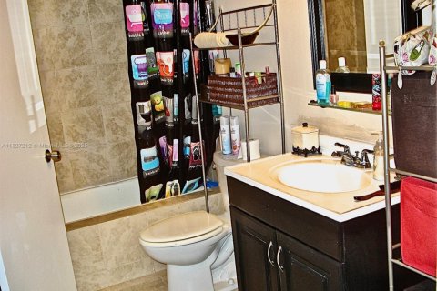 Condominio en venta en Miami, Florida, 1 dormitorio, 74.41 m2 № 1935018 - foto 11