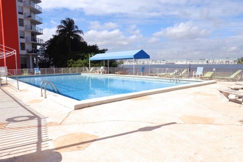 Condominio en venta en Miami, Florida, 1 dormitorio, 74.41 m2 № 1935018 - foto 14