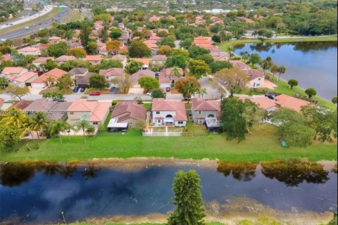 House in Coconut Creek, Florida 3 bedrooms, 198.53 sq.m. № 1891065 - photo 30