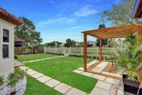 House in Coconut Creek, Florida 3 bedrooms, 198.53 sq.m. № 1891065 - photo 25