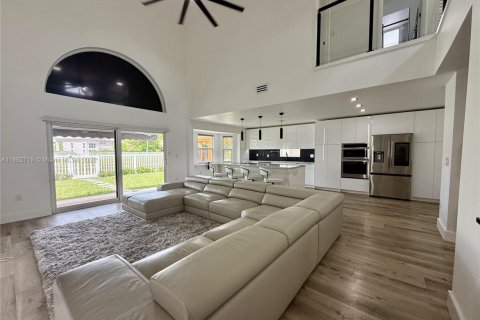 House in Coconut Creek, Florida 3 bedrooms, 198.53 sq.m. № 1891065 - photo 10