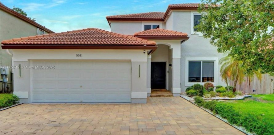 House in Coconut Creek, Florida 3 bedrooms, 198.53 sq.m. № 1891065
