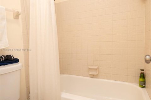 Adosado en venta en Lauderhill, Florida, 2 dormitorios, 113.71 m2 № 2090180 - foto 17