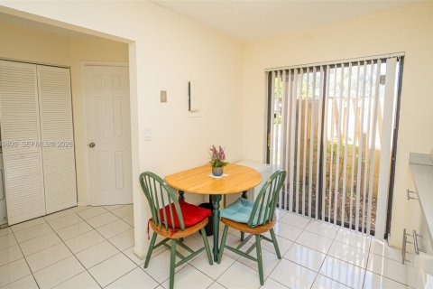 Adosado en venta en Lauderhill, Florida, 2 dormitorios, 113.71 m2 № 2090180 - foto 9
