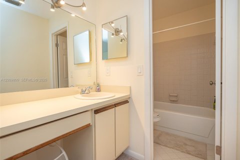 Adosado en venta en Lauderhill, Florida, 2 dormitorios, 113.71 m2 № 2090180 - foto 16
