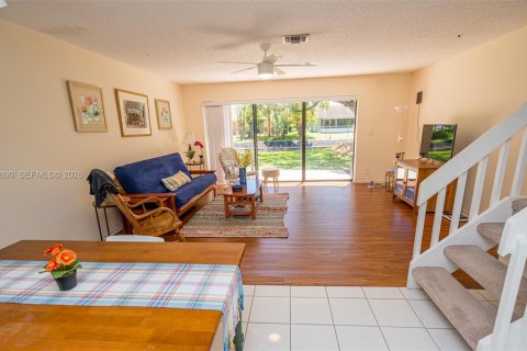 Adosado en venta en Lauderhill, Florida, 2 dormitorios, 113.71 m2 № 2090180 - foto 3